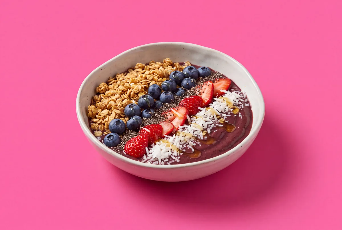 Bowl açaï, granola & fruits rouges